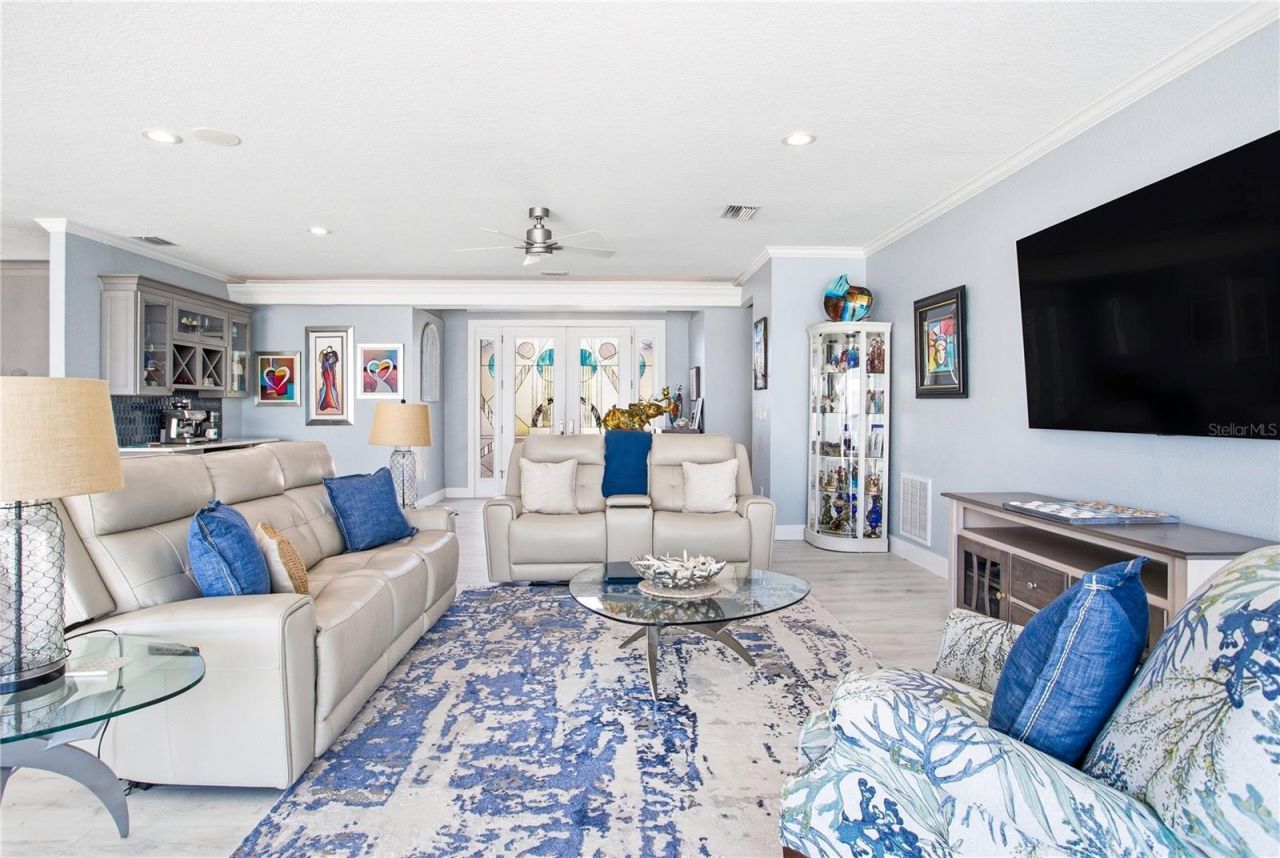 547 Johns Pass Avenue, Madeira Beach, FL 33708 Photo