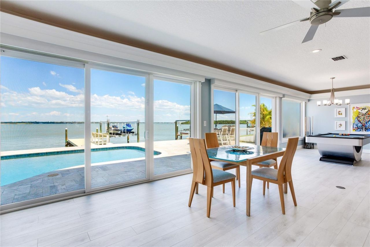 547 Johns Pass Avenue, Madeira Beach, FL 33708 Photo