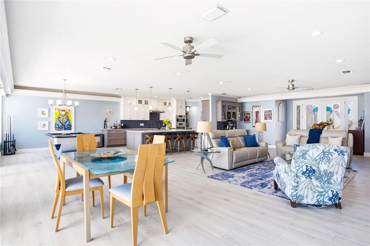 547 Johns Pass Avenue, Madeira Beach, FL 33708 Photo
