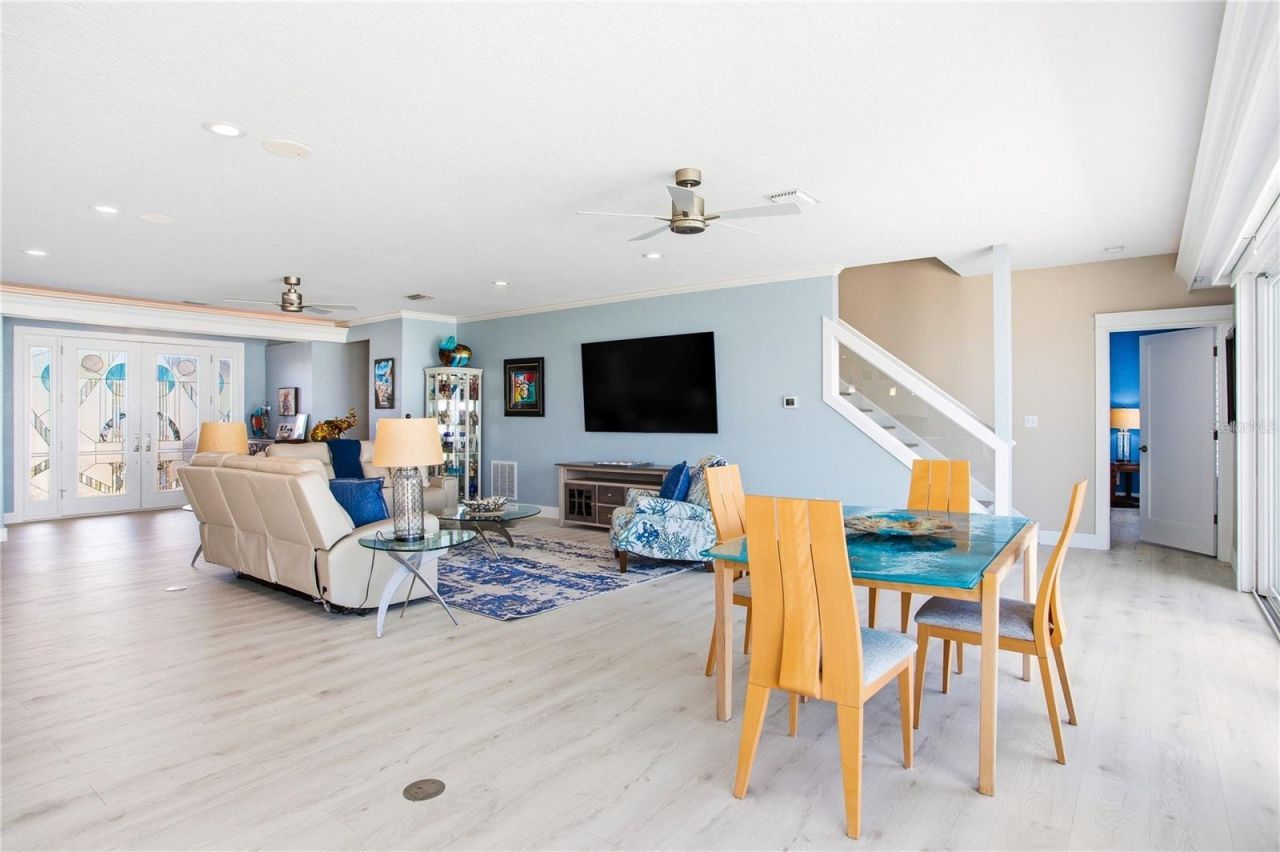 547 Johns Pass Avenue, Madeira Beach, FL 33708 Photo