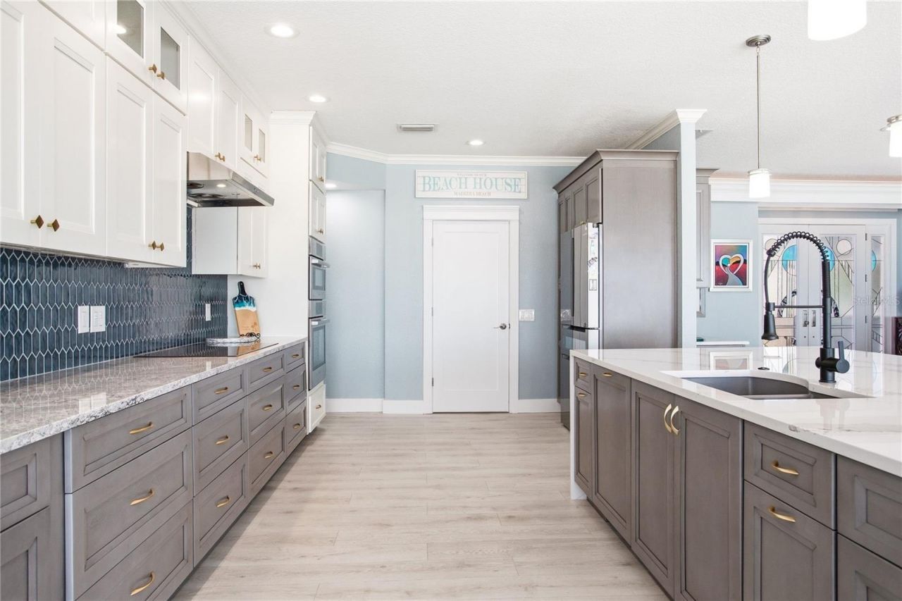 547 Johns Pass Avenue, Madeira Beach, FL 33708 Photo