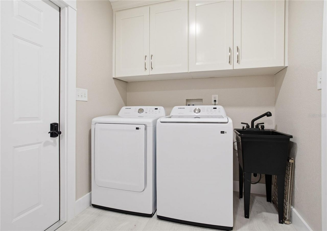547 Johns Pass Avenue, Madeira Beach, FL 33708 Photo