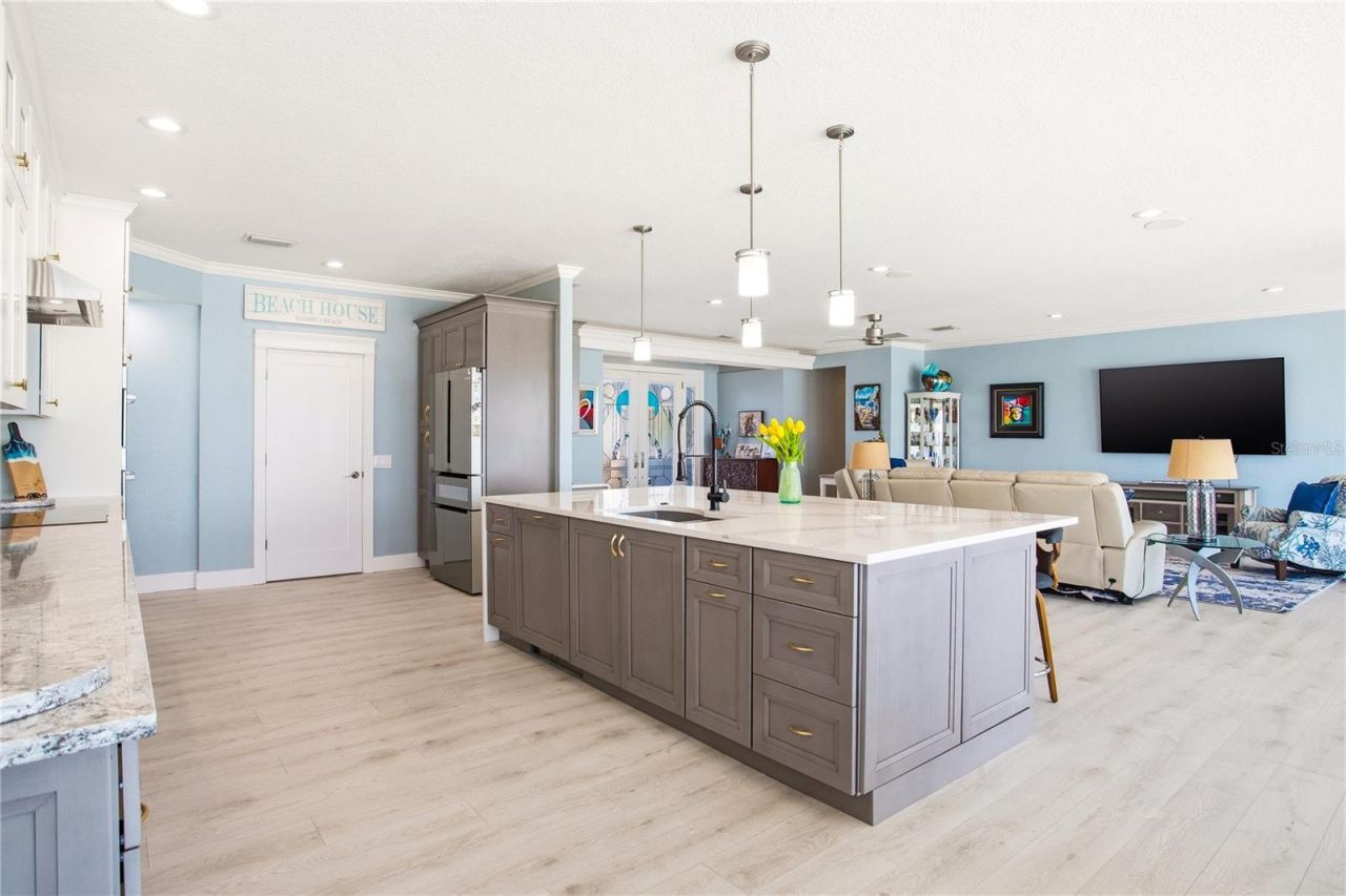 547 Johns Pass Avenue, Madeira Beach, FL 33708 Photo