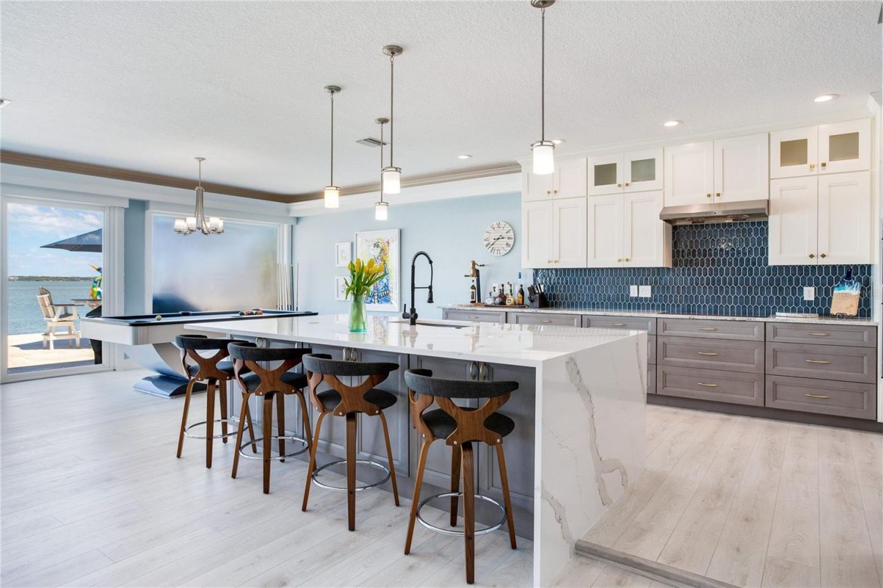 547 Johns Pass Avenue, Madeira Beach, FL 33708 Photo