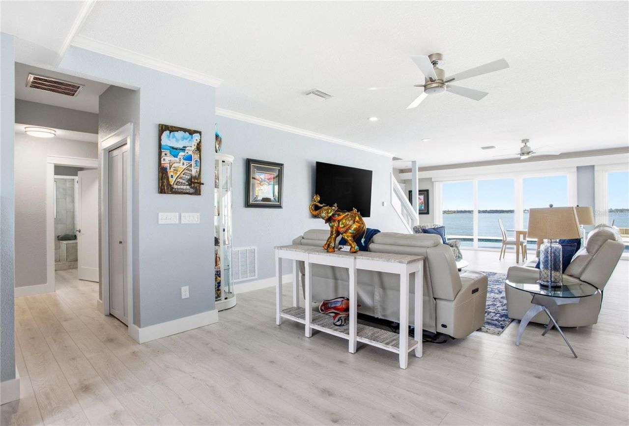 547 Johns Pass Avenue, Madeira Beach, FL 33708 Photo