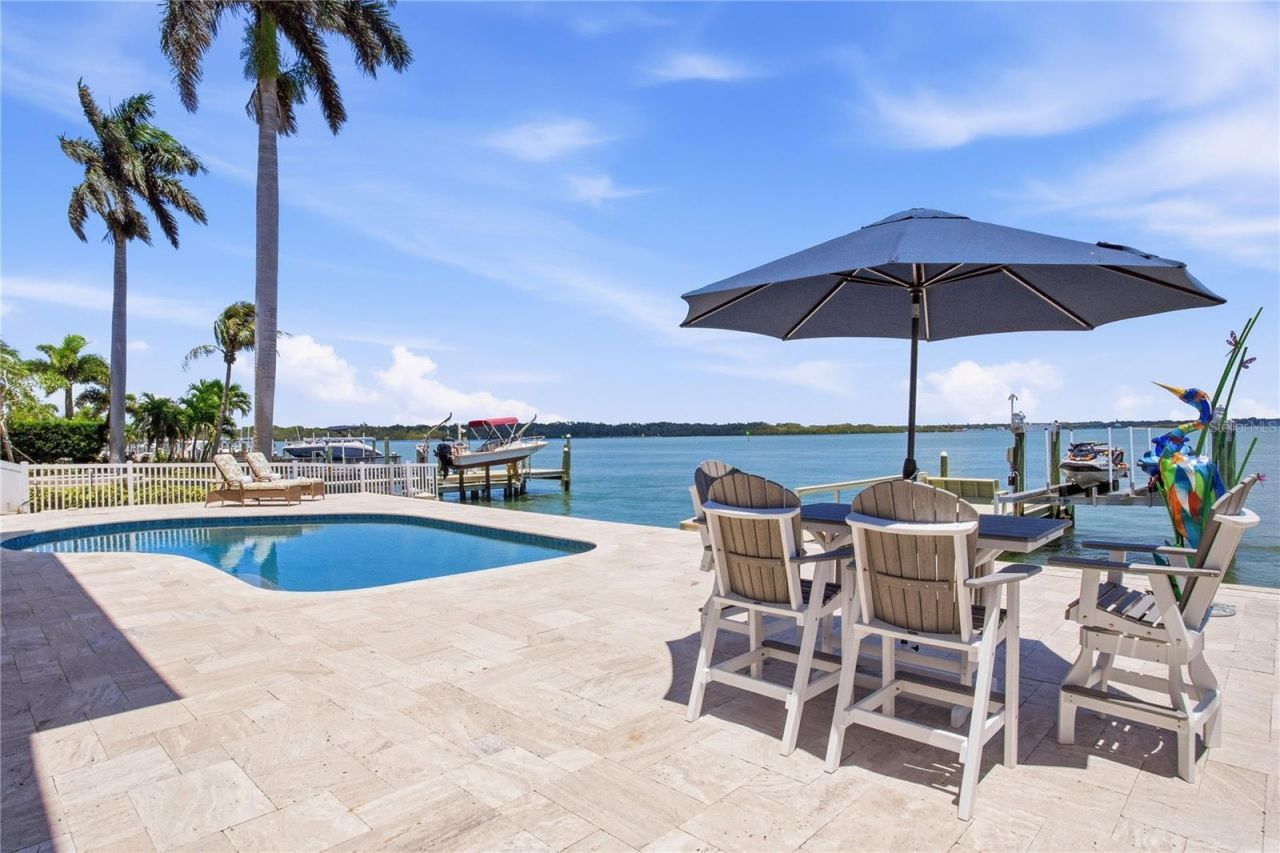 547 Johns Pass Avenue, Madeira Beach, FL 33708 Photo