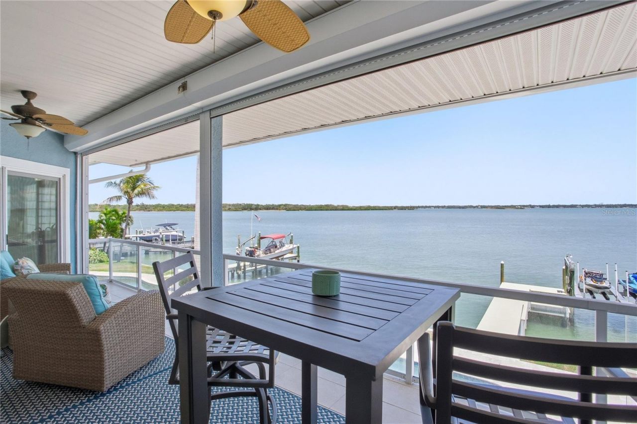 547 Johns Pass Avenue, Madeira Beach, FL 33708 Photo