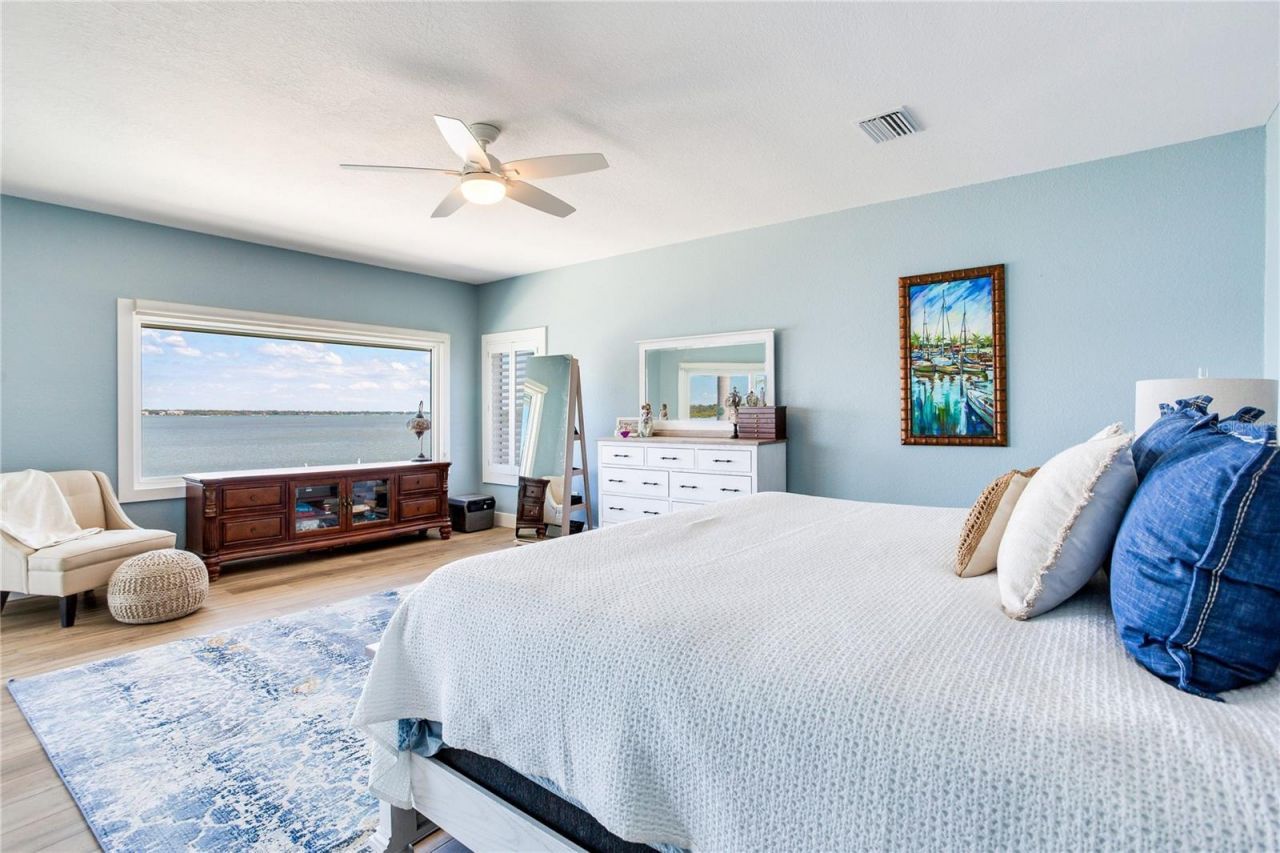 547 Johns Pass Avenue, Madeira Beach, FL 33708 Photo
