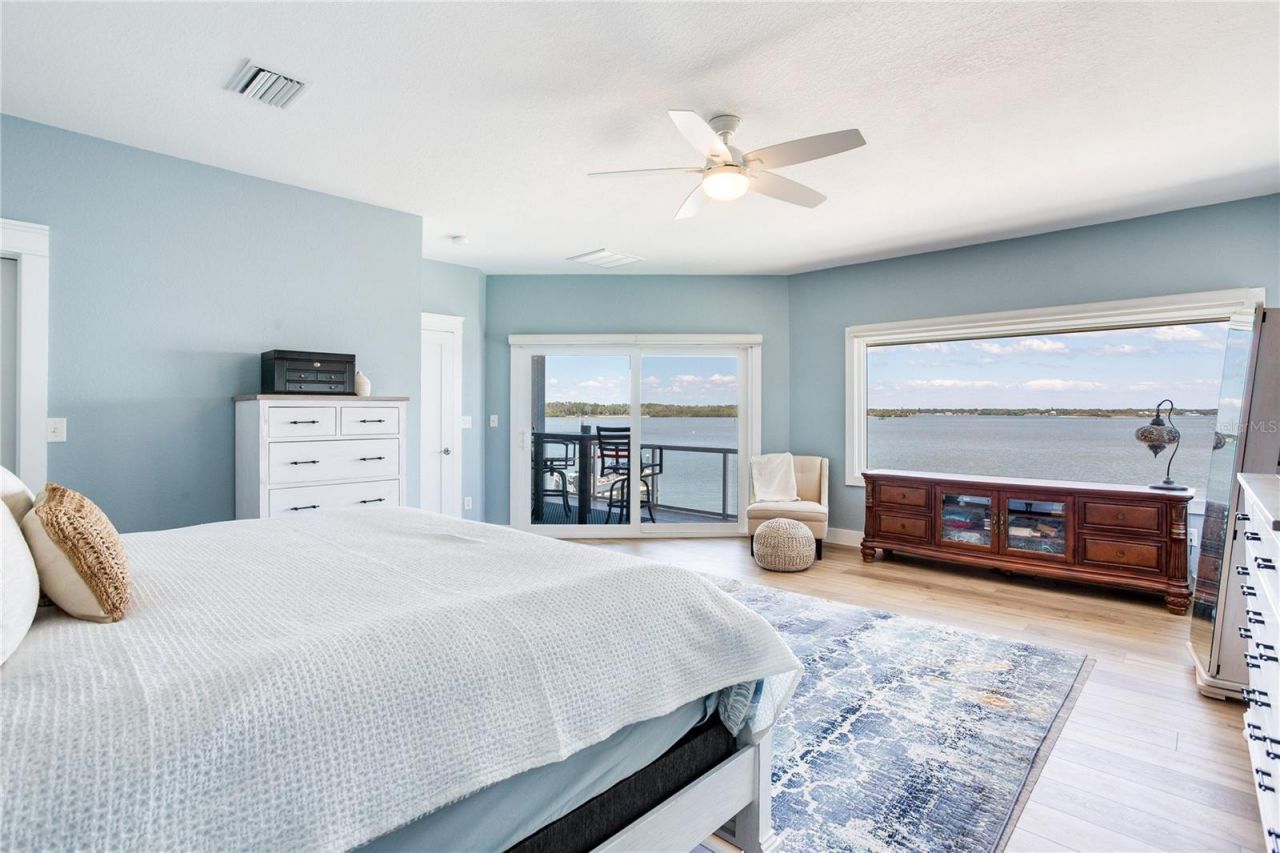 547 Johns Pass Avenue, Madeira Beach, FL 33708 Photo