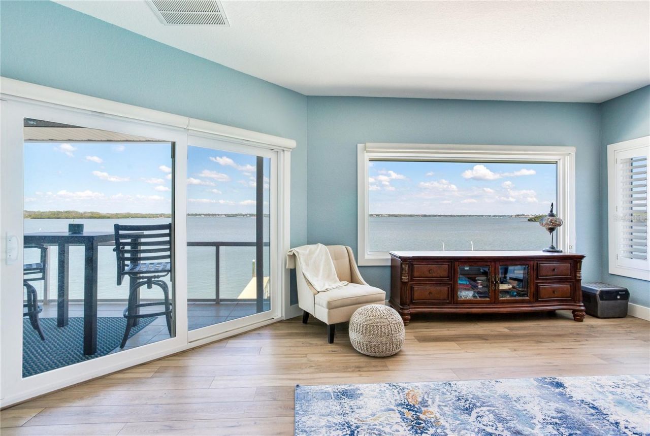 547 Johns Pass Avenue, Madeira Beach, FL 33708 Photo