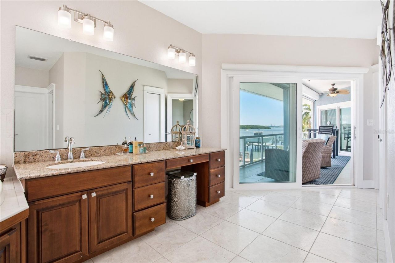 547 Johns Pass Avenue, Madeira Beach, FL 33708 Photo