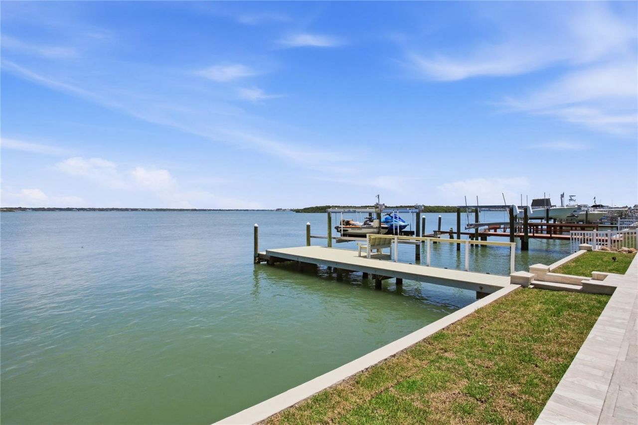547 Johns Pass Avenue, Madeira Beach, FL 33708 Photo
