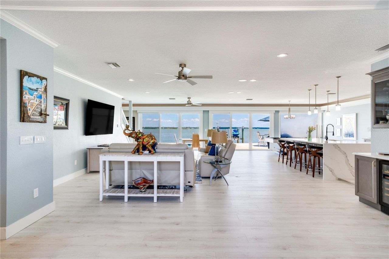 547 Johns Pass Avenue, Madeira Beach, FL 33708 Photo
