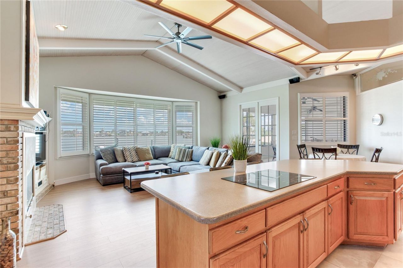 330 173rd Avenue E, North Redington Beach, FL 33708 Photo