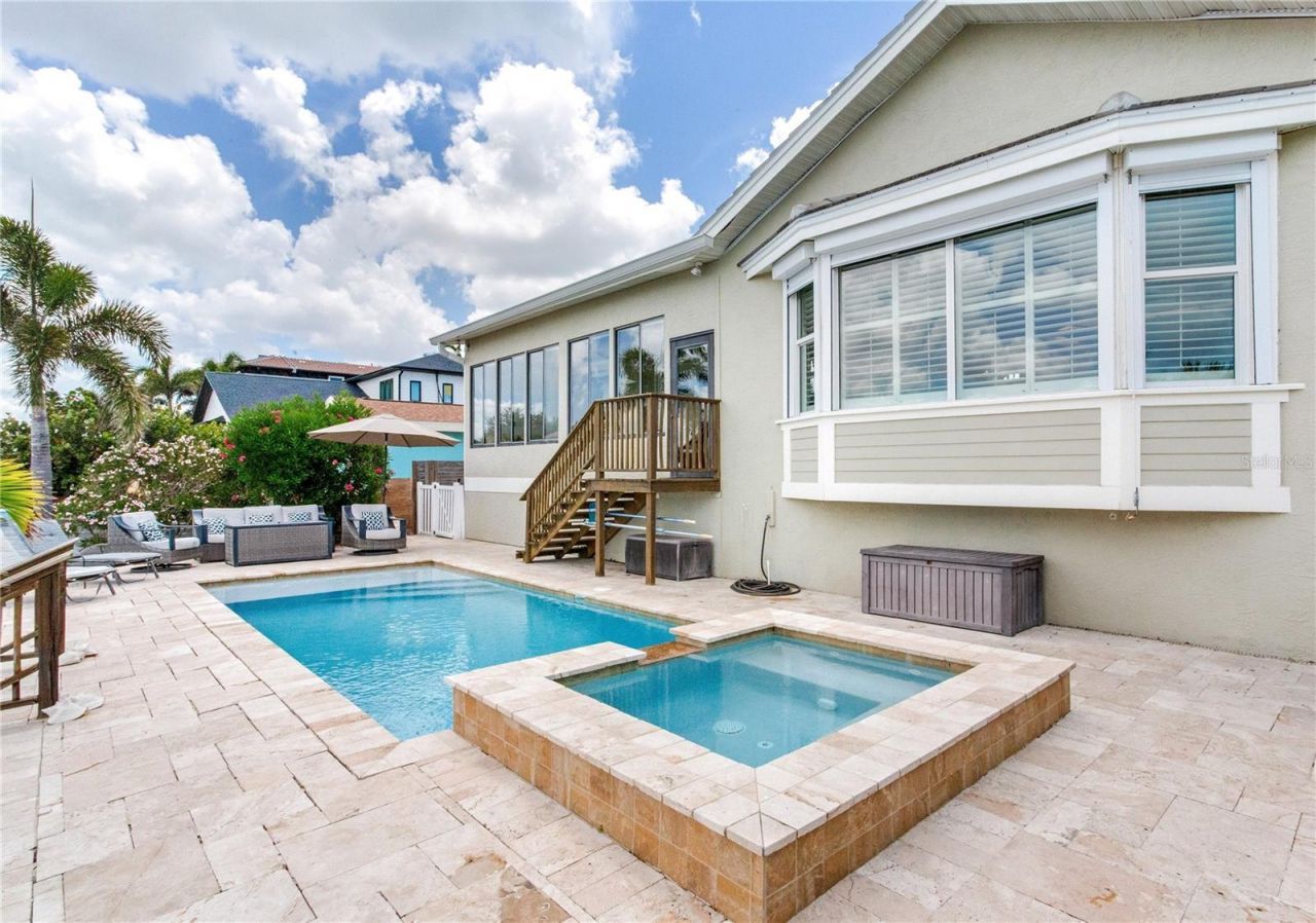 330 173rd Avenue E, North Redington Beach, FL 33708 Photo