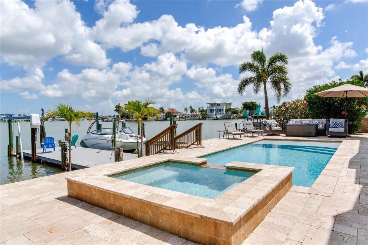 330 173rd Avenue E, North Redington Beach, FL 33708 Photo