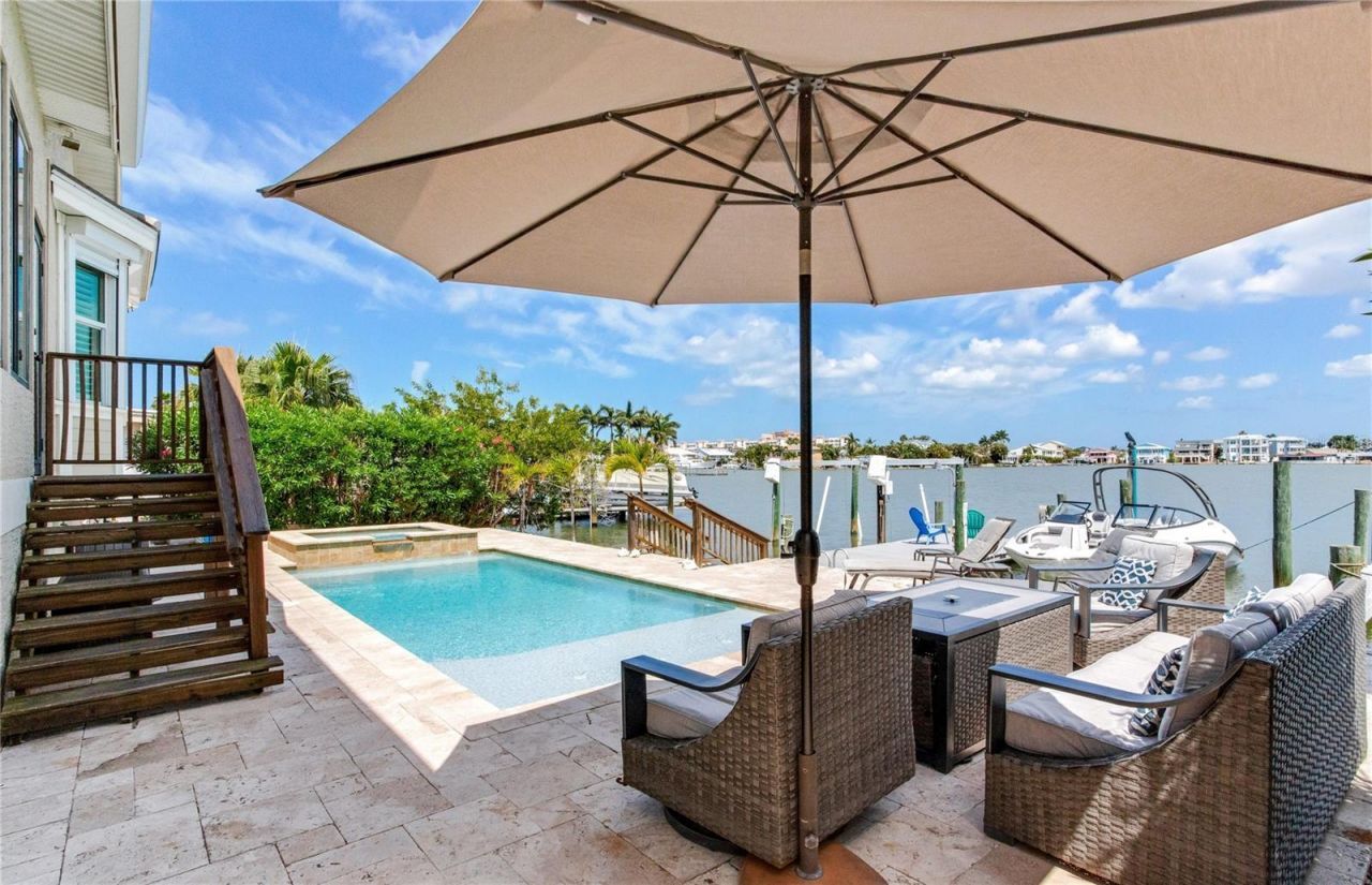 330 173rd Avenue E, North Redington Beach, FL 33708 Photo