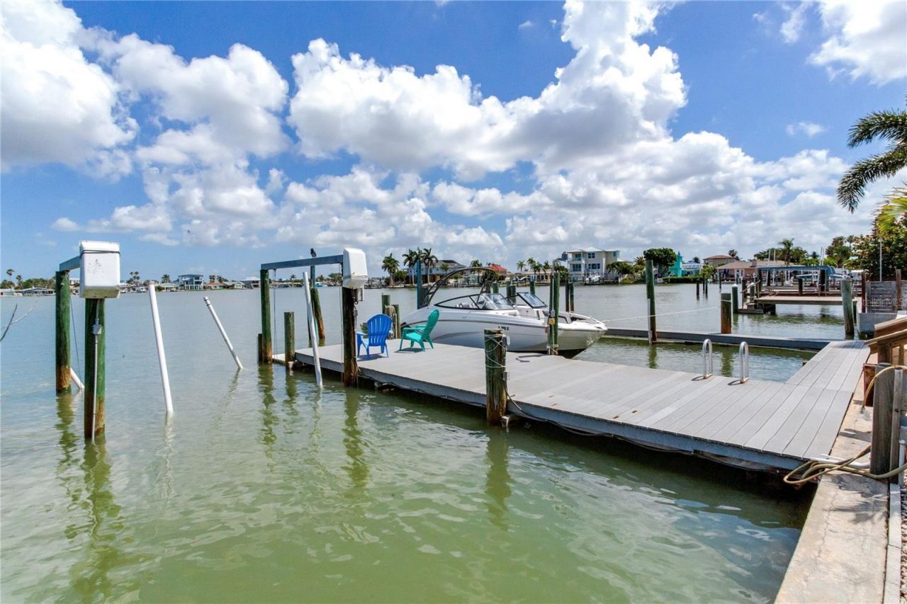 330 173rd Avenue E, North Redington Beach, FL 33708 Photo