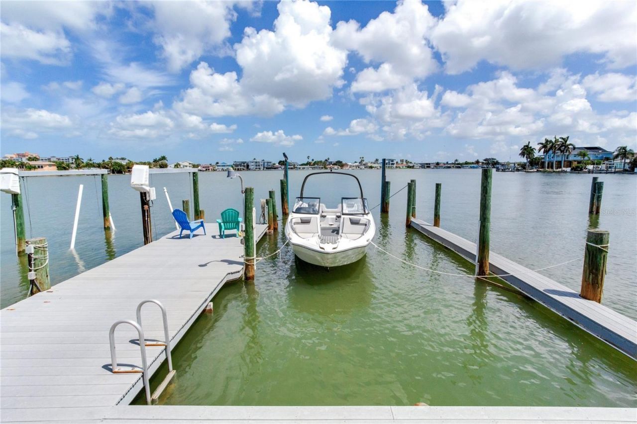 330 173rd Avenue E, North Redington Beach, FL 33708 Photo