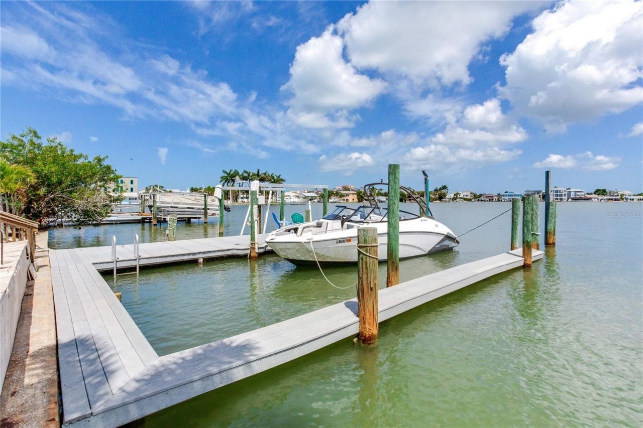 330 173rd Avenue E, North Redington Beach, FL 33708 Photo