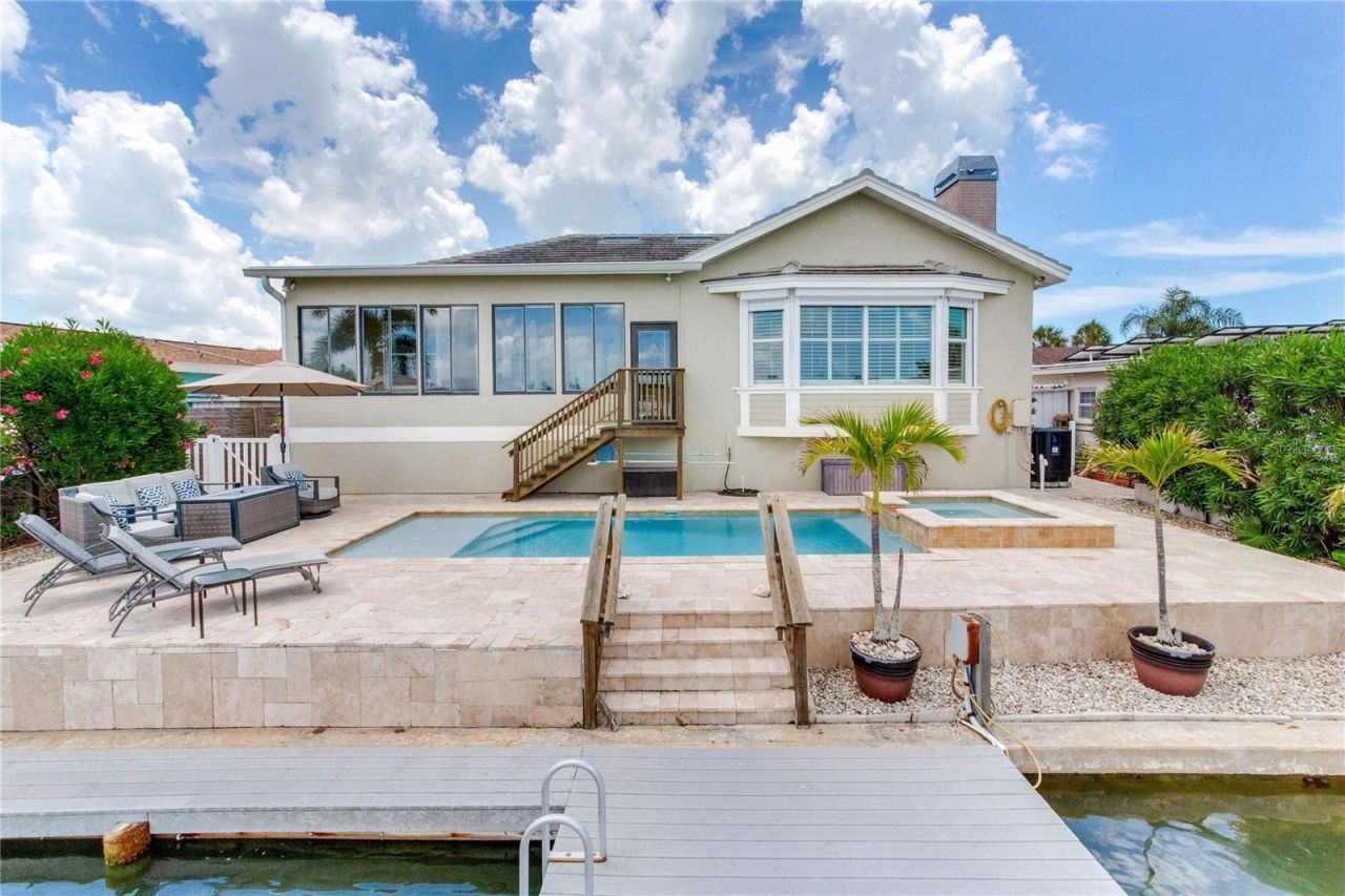 330 173rd Avenue E, North Redington Beach, FL 33708 Photo
