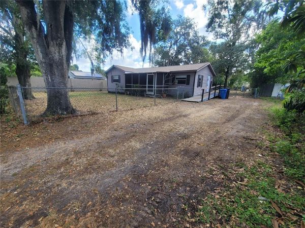 2831 N VALRICO ROAD , SEFFNER, FL 33584