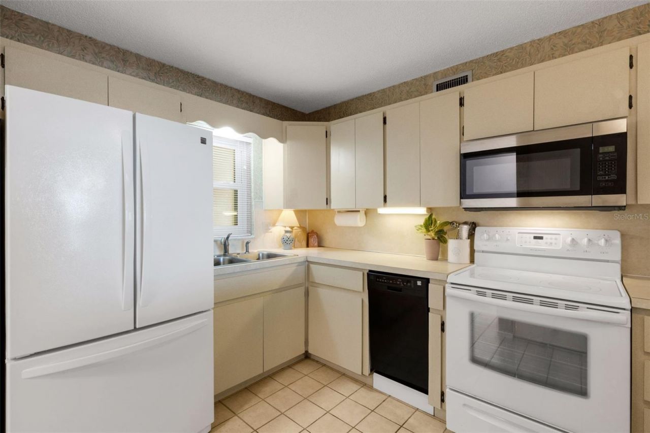 7665 Sun Island Drive S, Unit 407, South Pasadena, FL 33707 Photo