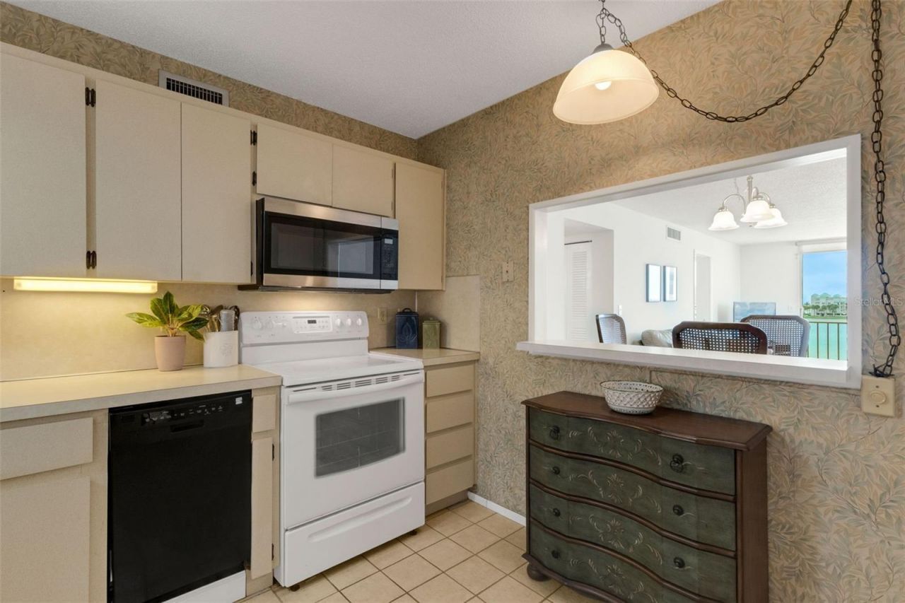 7665 Sun Island Drive S, Unit 407, South Pasadena, FL 33707 Photo