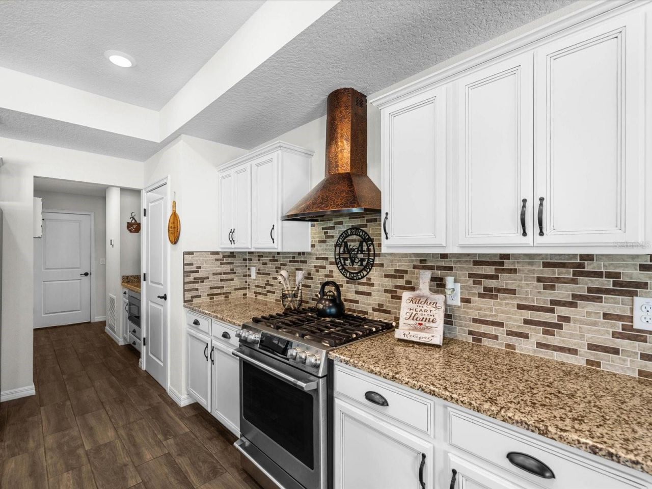 11051 Mirage Avenue , Weeki Wachee, FL 34614 Photo