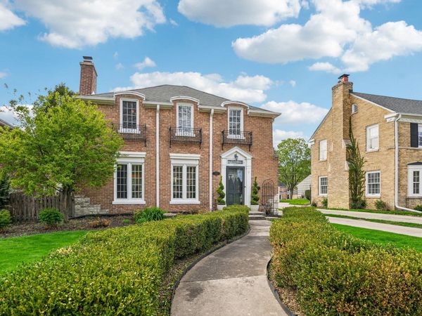 2411 N 96th St, Wauwatosa, WI 53226