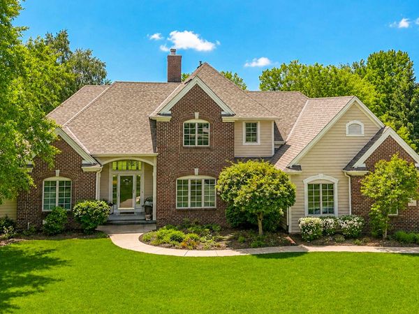 N34W33379 Hickory Ln, Nashotah, WI 53058