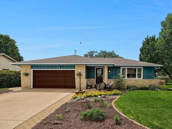 521 8th Ave N, Onalaska, WI 54650