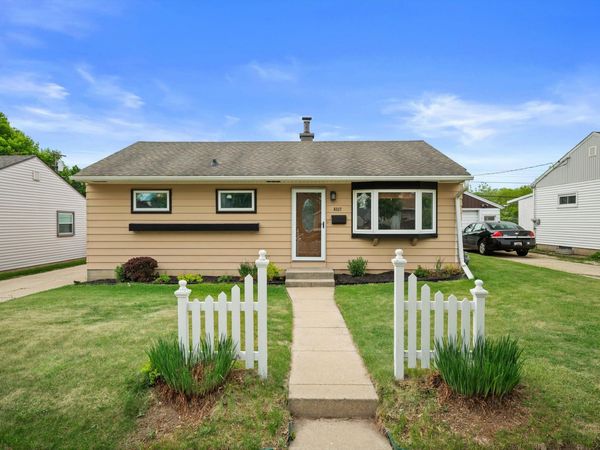 6517 W Lakefield Dr, Milwaukee, WI 53219