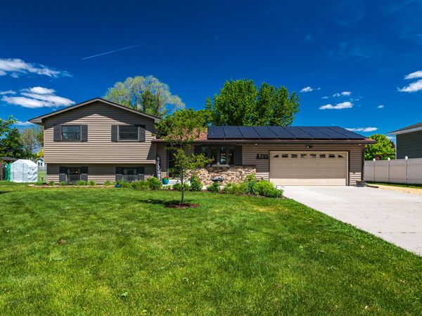 705 Spillway Dr, Campbell, WI 54603
