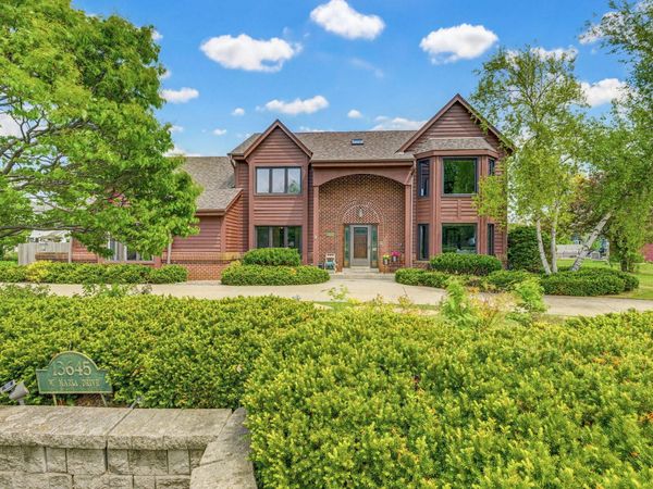 13645 W Maria Dr, New Berlin, WI 53151
