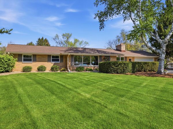 4054 Maple Grove Dr, Richfield, WI 53033