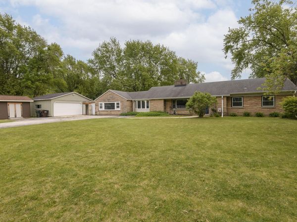 13715 W Cardinal Pkwy, New Berlin, WI 53151
