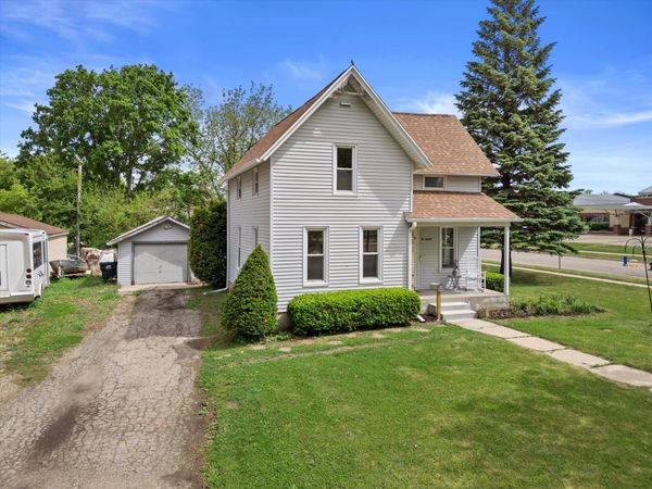 220 E Walworth St, Elkhorn, WI 53121