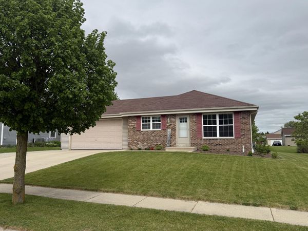 1510 Redtail Dr, Hartford, WI 53027