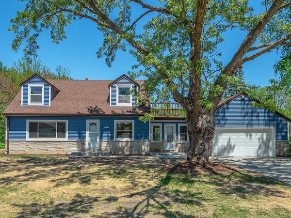 7920 W Puetz Rd, Franklin, WI 53132