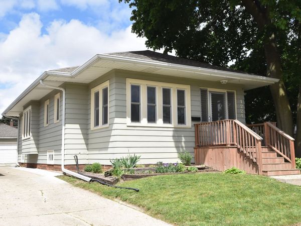 1224 West Lawn Ave, Racine, WI 53405