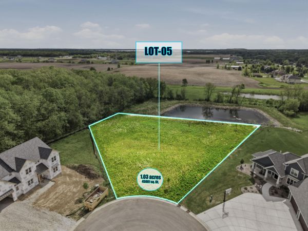 S101W21316 Maneys Ct, Muskego, WI 53150