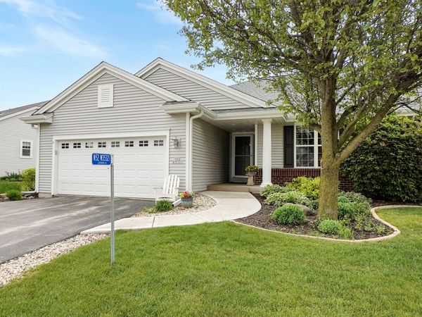 N52W35321 Lighthouse Ln, Oconomowoc, WI 53066
