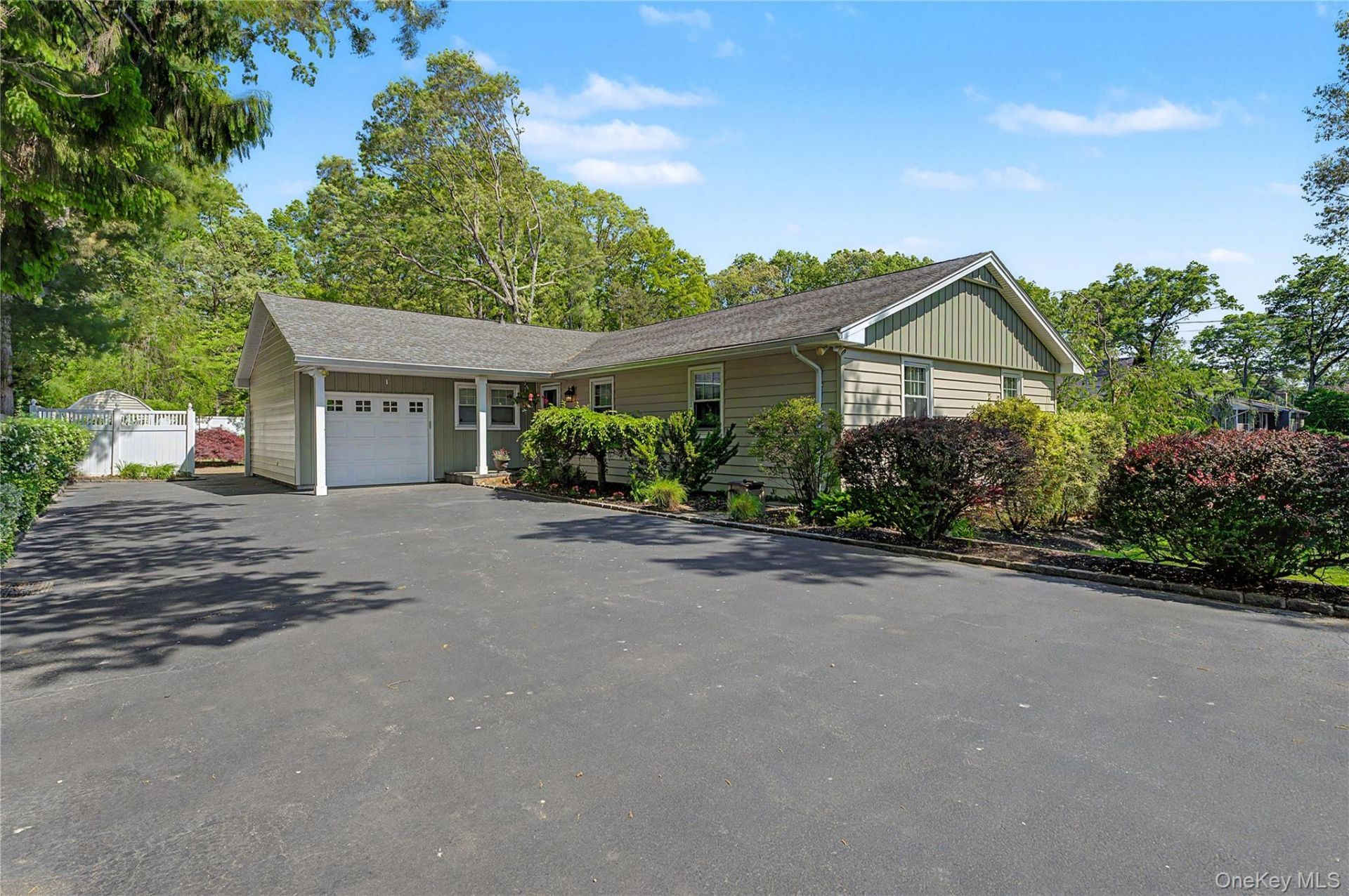 75 Summit Drive , Smithtown, NY 11787 Main Photo