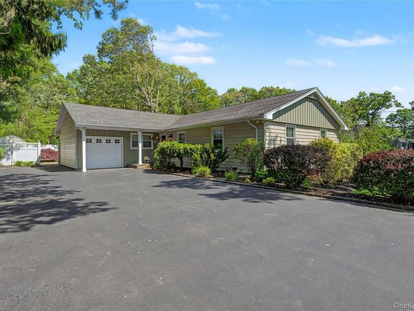 75 Summit Drive , Smithtown, NY 11787