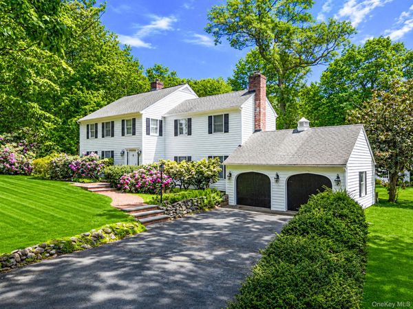 2068 Lansing Place , Muttontown, NY 11791