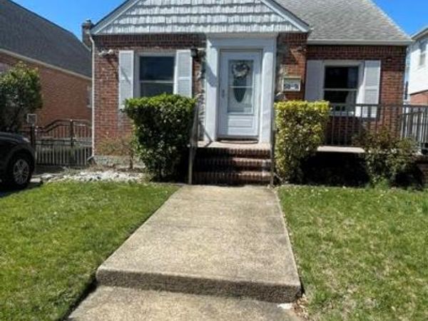 5816 198th Street , Fresh Meadows, NY 11365