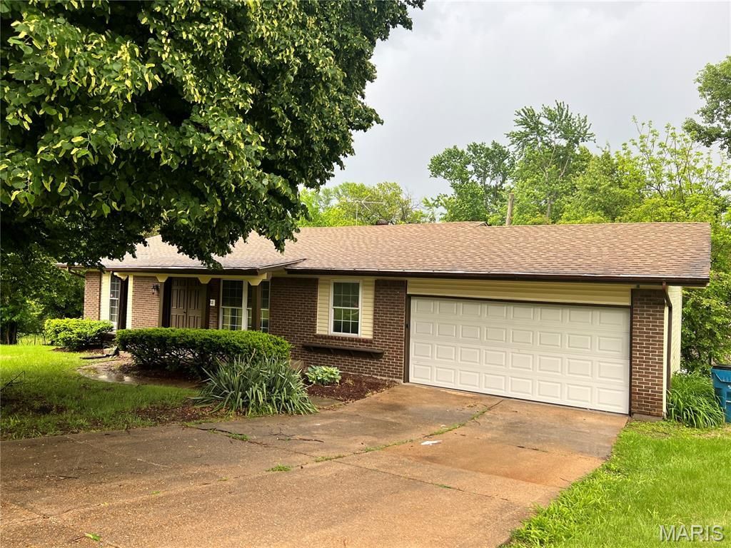 13310 De Marillac Drive , Florissant, MO 63033 Main Photo