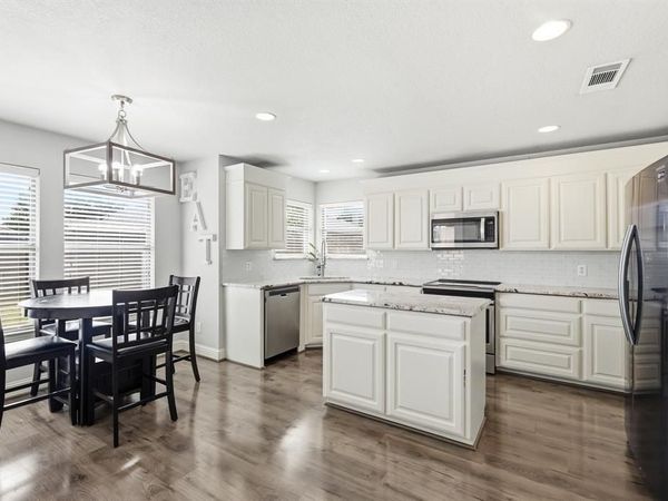 557 Jeffdale Drive, Burleson, TX 76028