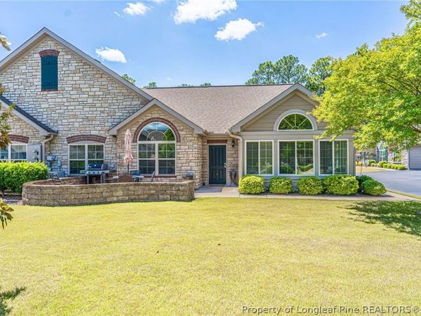 107 W Chelsea Court , Southern Pines, NC 28387